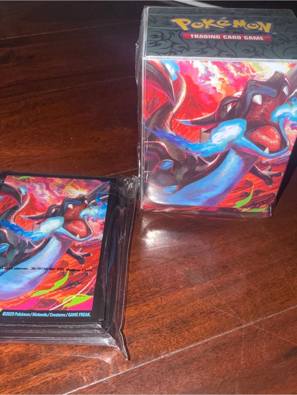Pokemon Charizard Vivid Red & Blue Deck Box with Matching Sleeves